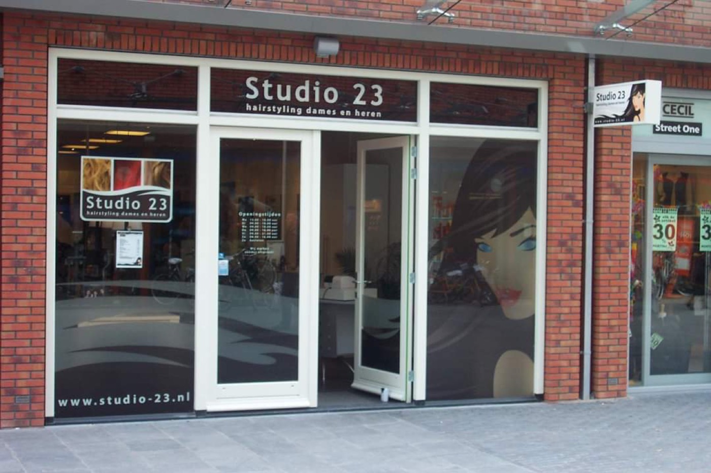 De winkelpui van Studio 23 in winkelcentrum de Mare, Alkmaar